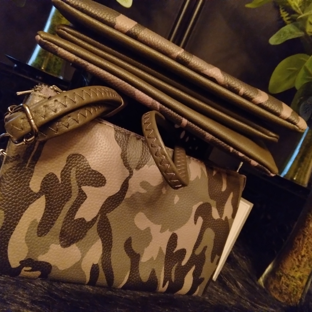 Camouflage three compartments crossbody
